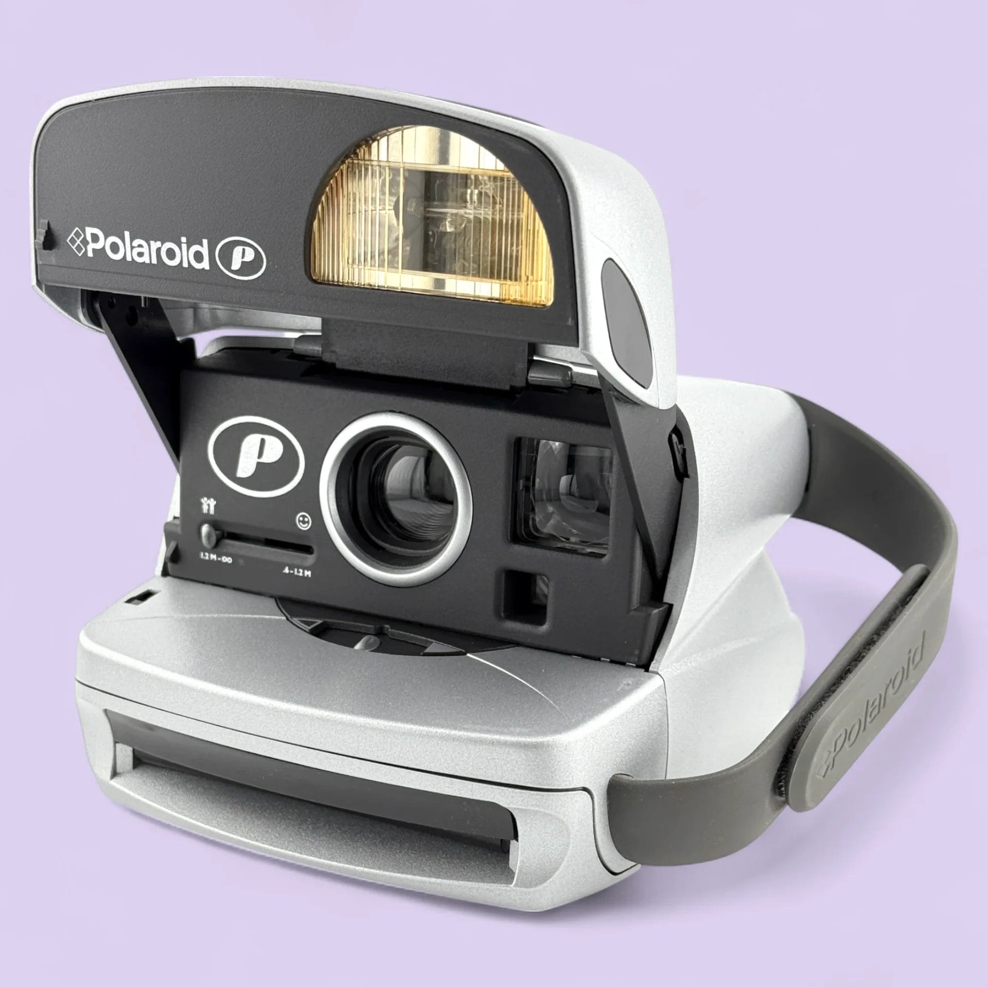 Polaroid 600 Silver/Grey - Analogue Revival