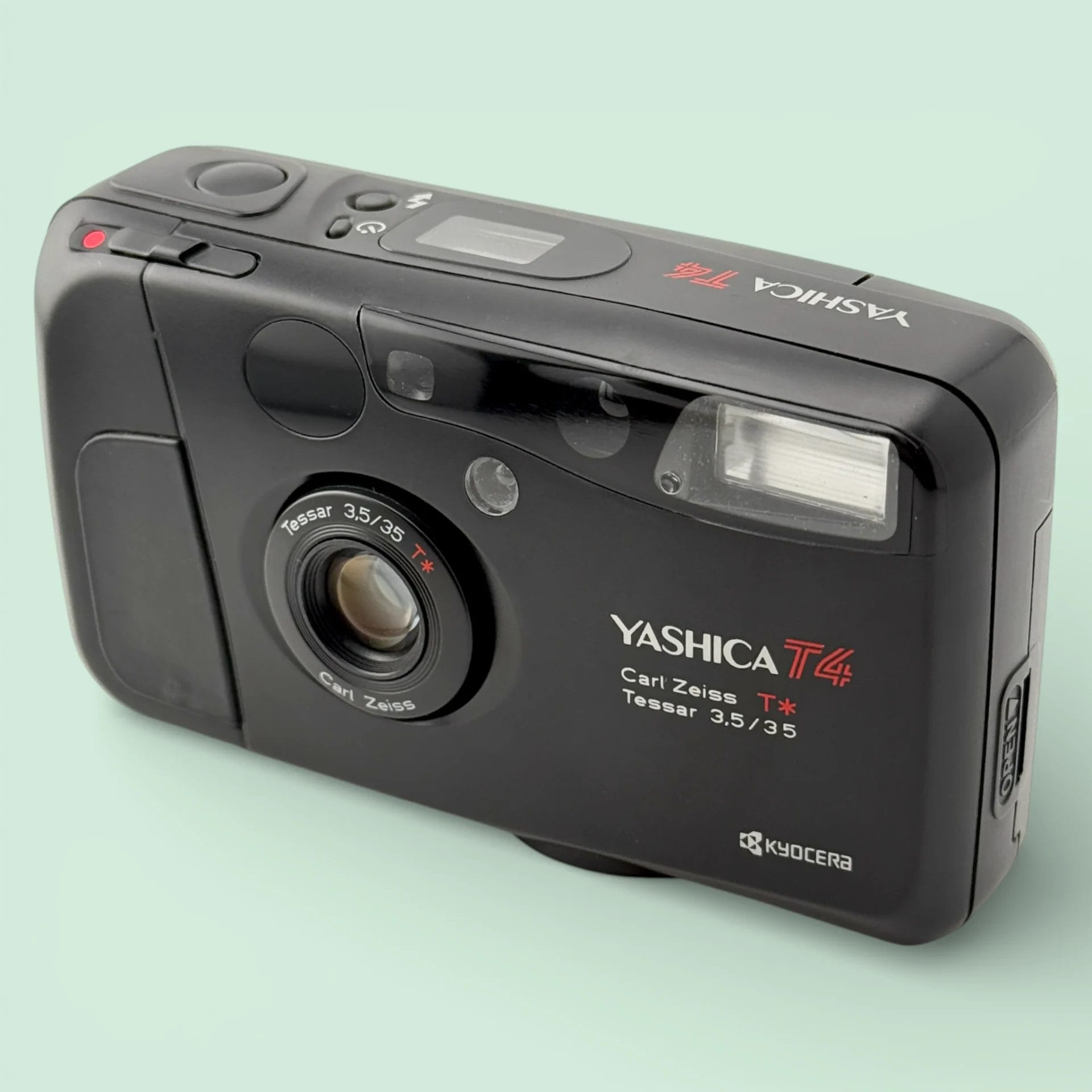 Yashica T4 - Analogue Revival